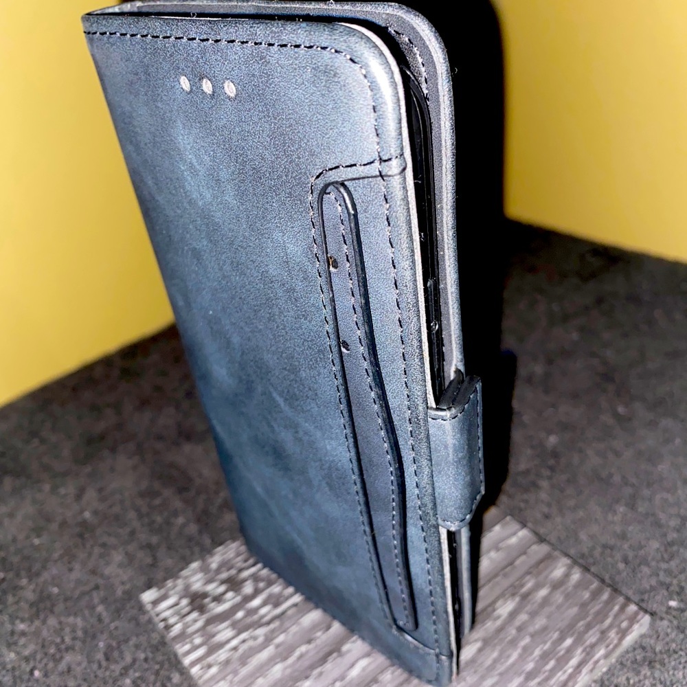 iPhone 11 Pro case never used, great condition.